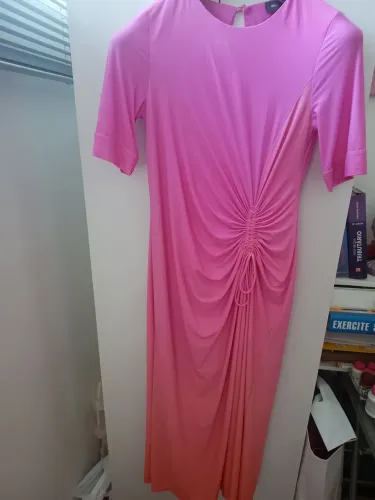 Vestido Bella Pelle Rosa Degradê Drapeado Elegante