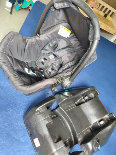 Vendo bebê conforto+base