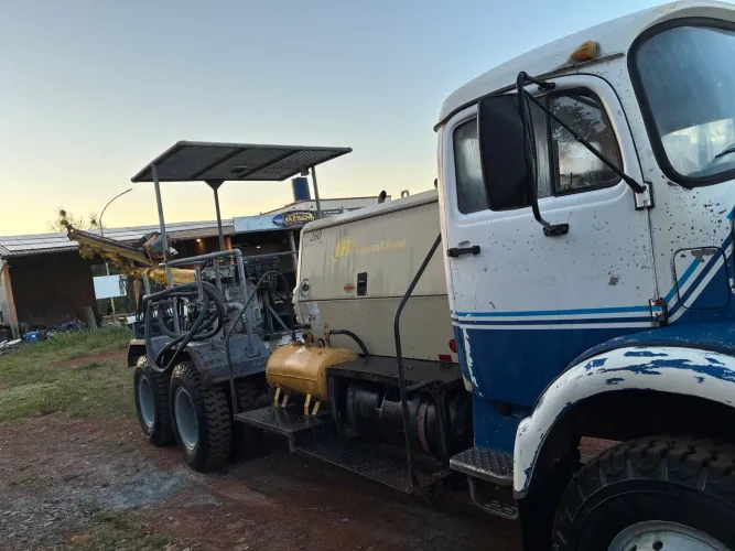 Caminhão Perfuratriz Pneumática 