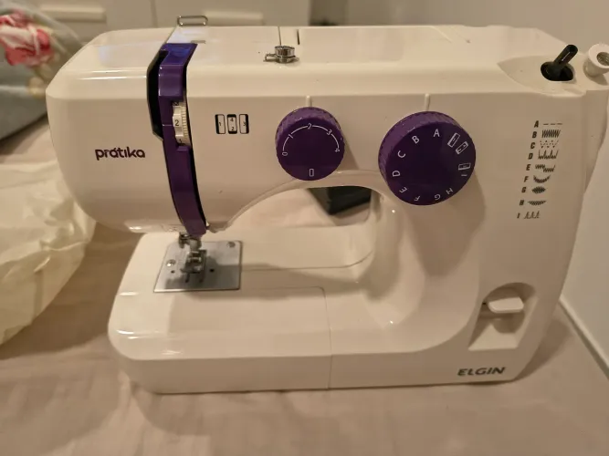 Máquina de Costura Elgin Pratika JX-2051<br>
