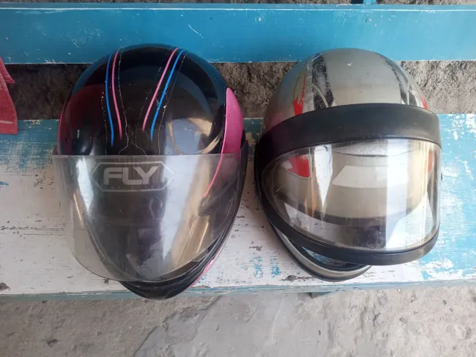 Vendo 2por 80$ capacetes usado mais bom e barato