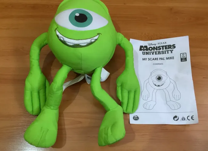 Boneco interativo Mike Monstros SA brinquedo