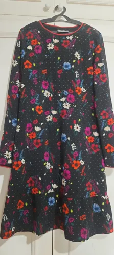 Vestido preto com estampa flora Yessica (C&A)