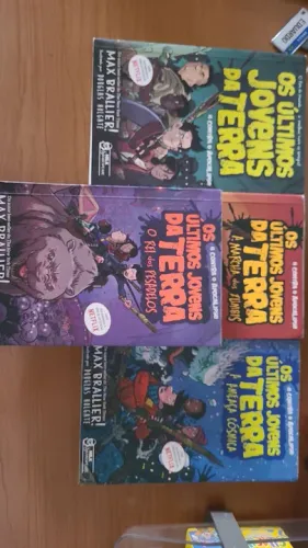 Os Últimos Jovens da Terra - 4 livros