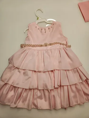 Seis vestidos lindos e impecáveis- 2 a 3 anos
