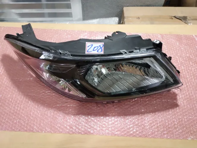 Farol direito Onix prisma Máscara Negra 2013 2019 original GM arteb detalhe CD 208
