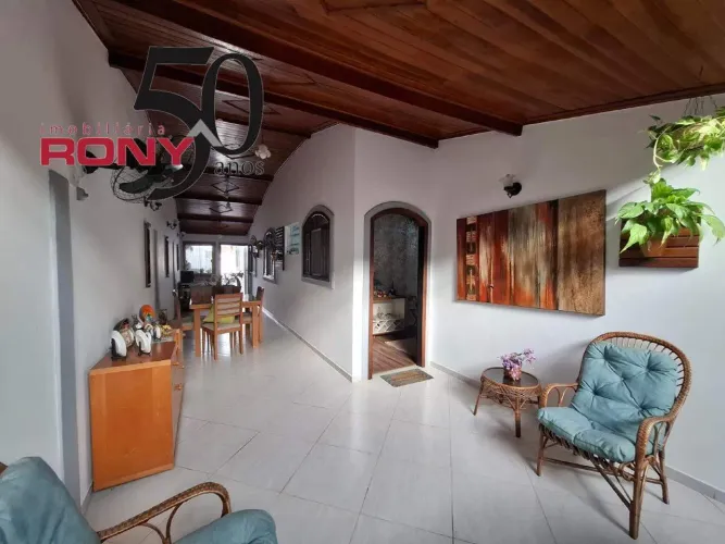 Linda casa mobilhada e acabamentos de primeira! Aceita troca por casa e apto menor valor!