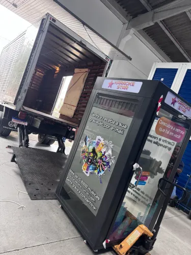 Baú com plataforma elevatória 