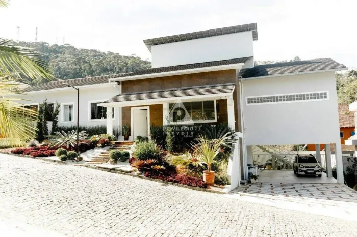Casa em condomínio 3 quartos 2 suítes com hidro 265m2 Privacidade Teresópolis
