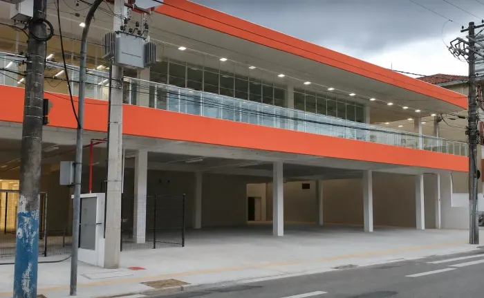 Imóvel para aluguel possui 2350 metros quadrados em Campo Grande - Santos - SP