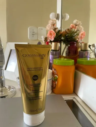 Giovanna Baby: Hidratante Corporal com nanopartículas de ouro