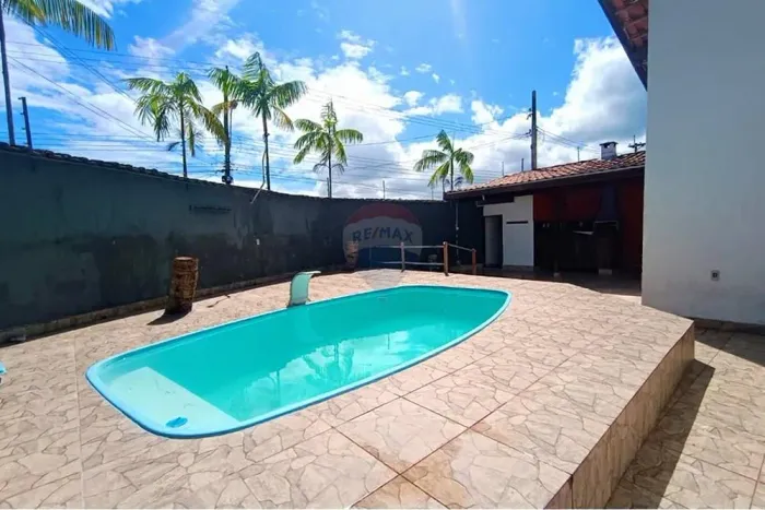 Casa com Piscina e 2 dormitórios no Pontal Santa Marina: Lazer, Conforto, segurança e Priv