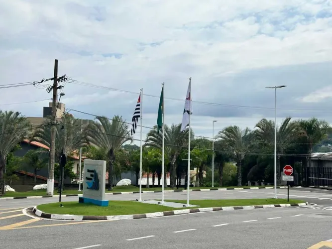 Casa térrea com 3 quartos a venda no condomínio Recanto dos Paturis na cidade de Vinhedo-S