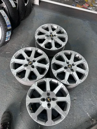 Rodas aro 17/6 Astra ss semi novas estado de zero 4/100