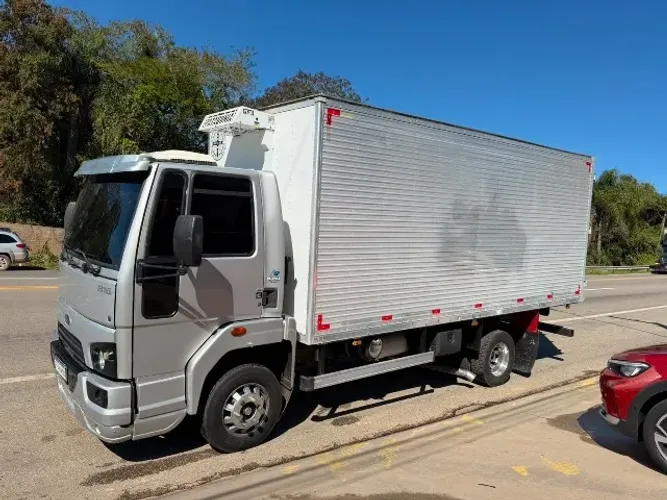 Ford cargo 816  baú câmera fria verduras 