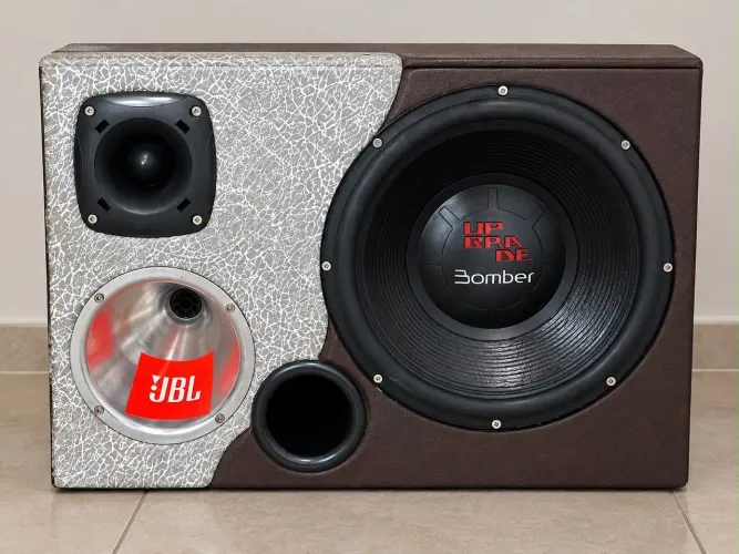CAIXA DE SOM COM SUBWOOFER BOMBER + JBL