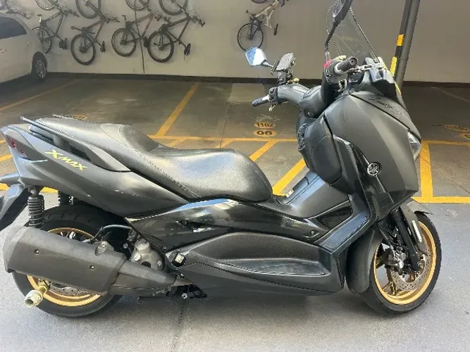 Vende - se XMax 250 ( único dono, muito conservada) 