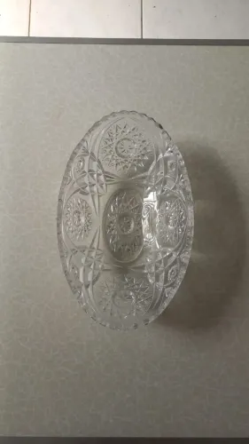 Fruteira centro de mesa em cristal europeu lapidada com borda dentada e padrão estrela