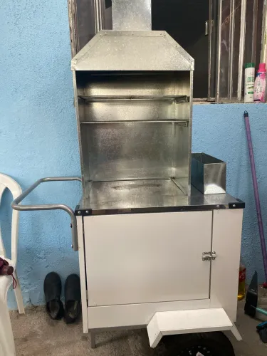 Carrinho de espetinhos