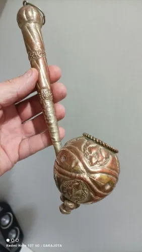 Guampa antiga. Cobre e banho prata. 24cm