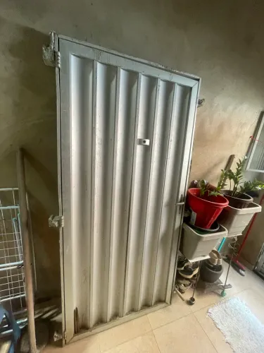 Portão de alumínio 1 metro de largura por 2 metros e 9 cm de altura