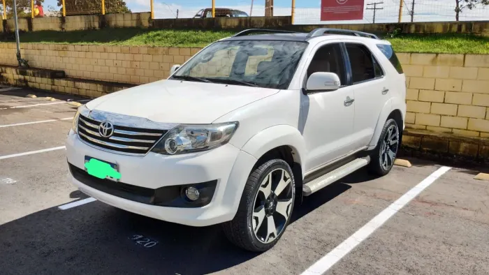 Toyota Hilux SW4 SR 4X2 2.7/2.7 Flex 16V Mec. 2015