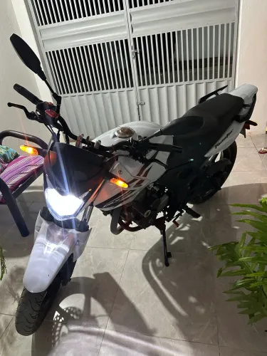 Moto Twister cbx branca personalizada