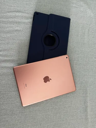 Ipad 8ª geração (com capa) - usado e bem cuidado