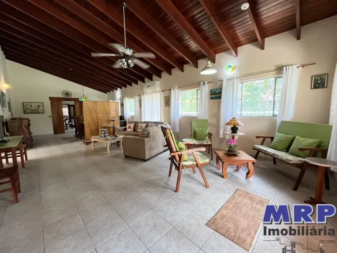 Casa em condomínio, Praia da Lagoinha, Ubatuba. Duas casas. 4 suítes