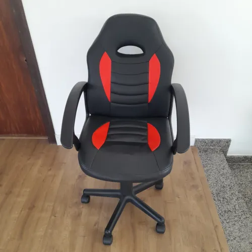Cadeira Gamer seminova infantil de qualidade
