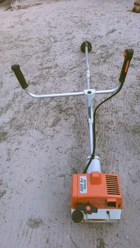 Roçadeira Sthil 220