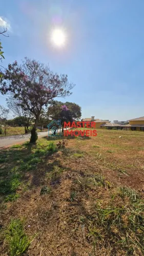 LOTE DE 1.000 M², COND. COM ESTRUTURA COMPLETA.