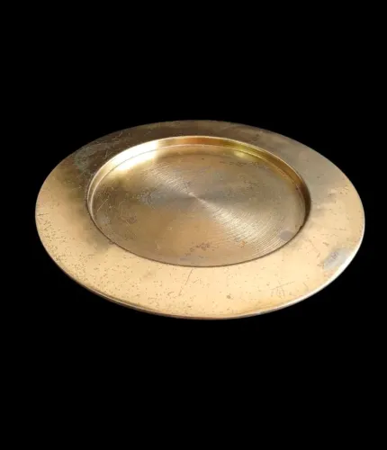 Sousplat vintage em metal dourado da renomada fábrica brasileira Áurea, década de 70