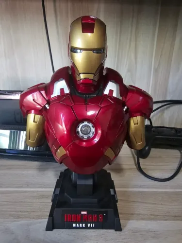 Busto Iron Man Mark VII 1/4, HotToys, COM CAIXA