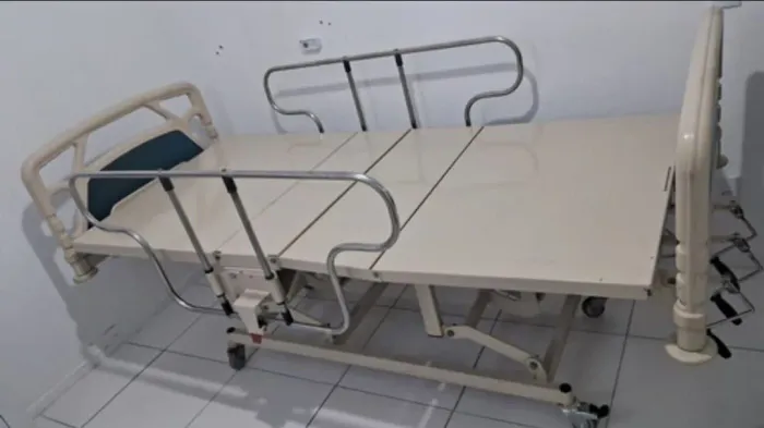  Cama hospitalar manual, colchão impermeável, e colchão pneumático mais motor
