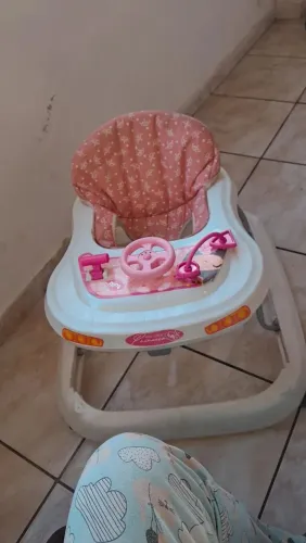 Andador menina
