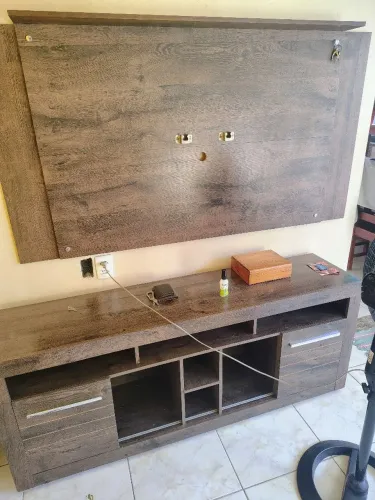 Rack muito novo com painel