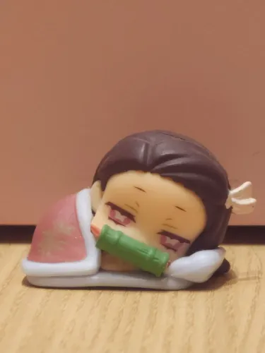 Action Figure Demon Slayer Nezuko Kamano mini sleeping figure importada do Japão
