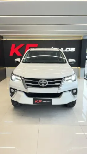 Toyota Hilux SW4 SRX 4X4 2.8 TDI 16V Dies. Aut. 2017