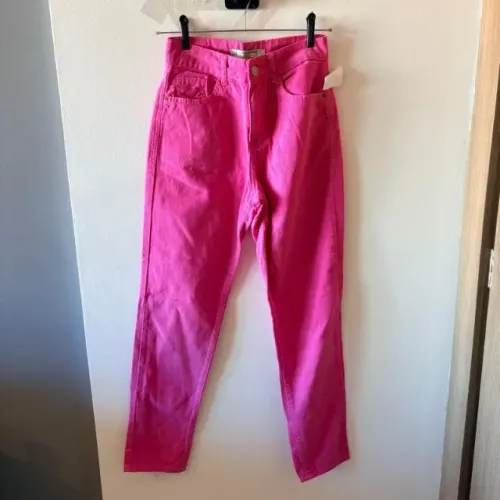 calça mom jeans rosa