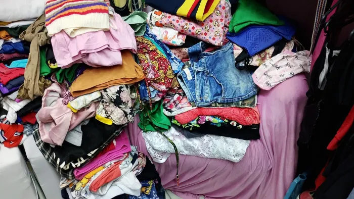 Lote de roupas para brechó