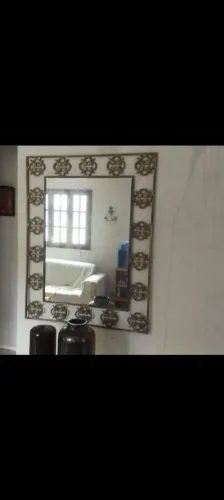 Espelho com moldura de ferro