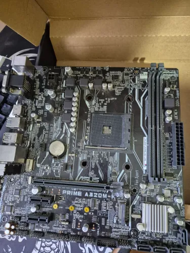 Placa mãe A320 (com defeito)