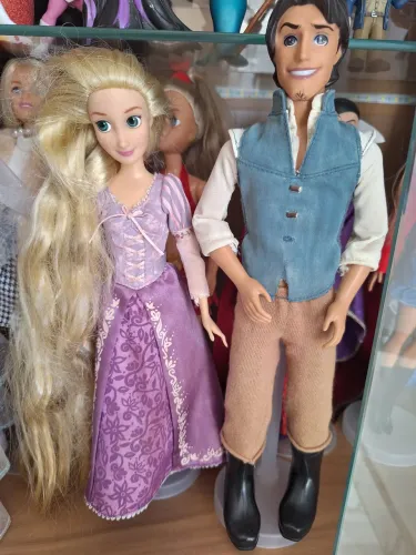 Kit casal Enrolados Flynn e Rapunzel