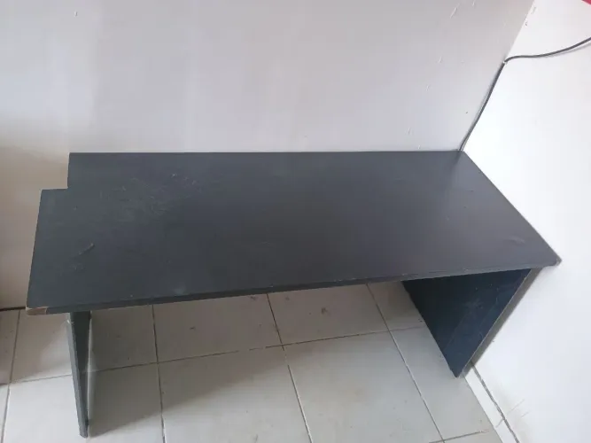 Escrivaninha preta