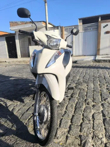 Honda Biz 110i 23/23 muito nova