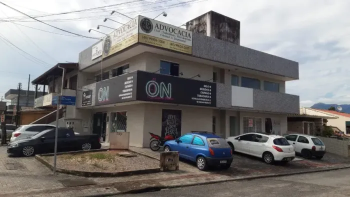 Sala Comercial em Palhoça, na Avenida do Madri - 31m²