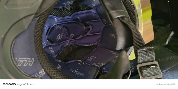 Capacete de moto em ótimo estado!