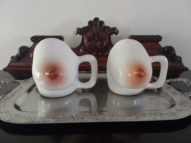 Caneca de Porcelana - Seio/Peito de Mulher