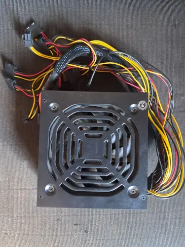 Fonte de Alimentação 550W - Ótimo Estado!